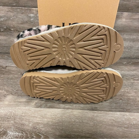 UGG | Cluggette Leopard Fur Lined Sheepskin Suede Indoor Outdoor Slippers NEW - Picture 5 of 7